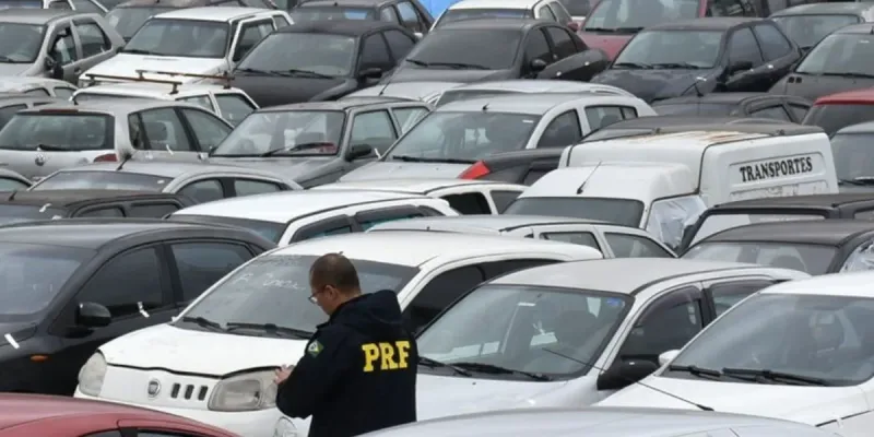 PRF em Minas vai leiloar veículos apreendidos e sucatas com lances a partir de R$ 5