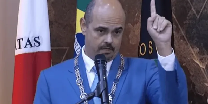 Promessas e críticas marcam atuação de Mateus Simões em Minas Gerais