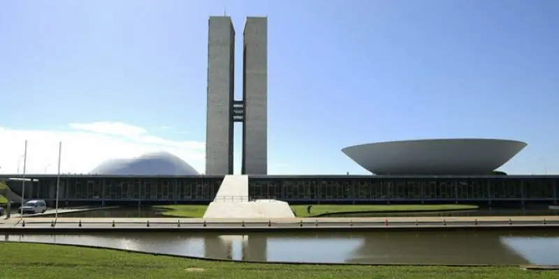 Rogério Silveira destaca força de Luís Eduardo Falcão durante Marcha dos Vereadores de Minas em Brasília