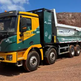 Rumo à descarbonização: Cedro inicia testes com caminhão 100% elétrico