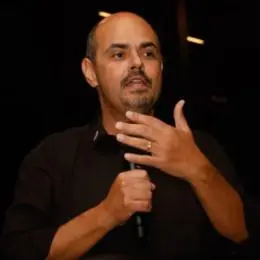 Simões usa evento como palanque