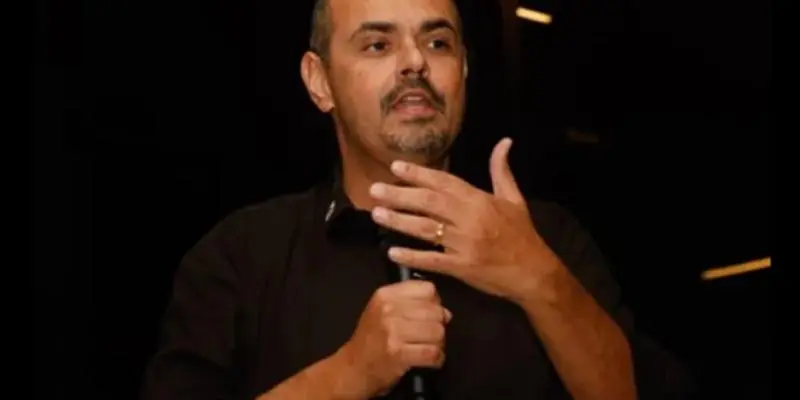 Simões usa evento como palanque