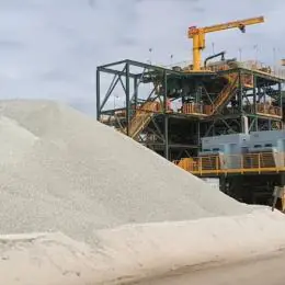 Tecnologia ambiental da Sigma Lithium agrega valor industrial ao subproduto de lítio e consolida sucesso comercial com venda de 150 mil toneladas