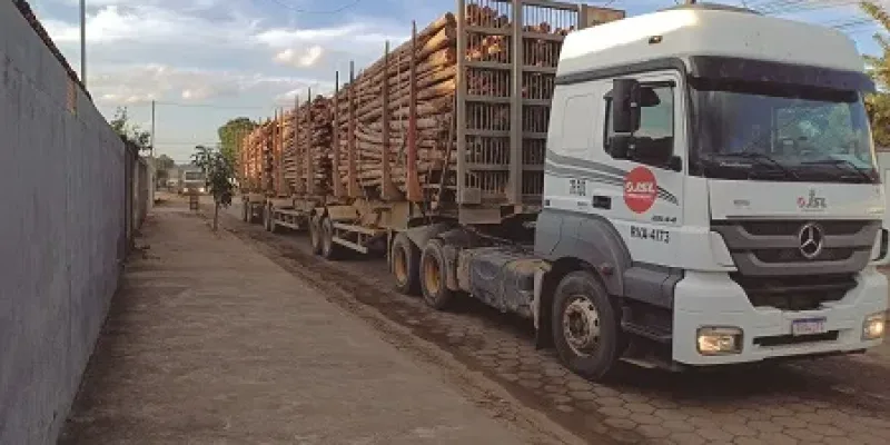 TRÁFEGO INTENSO DE CARRETAS REVOLTA MORADORES EM SERRA