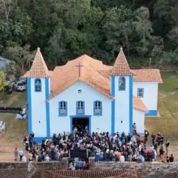 Uma das igrejas mais antigas de Minas reabre
