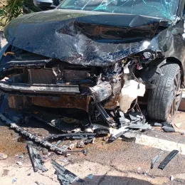 Veículo da Câmara de Nanuque se envolve em acidente na BR-116 próximo a Teófilo Otoni